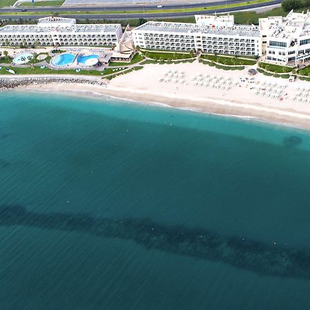 Radisson Blu Resort, Фуджейра Екстериор снимка Aerial view of the hotel