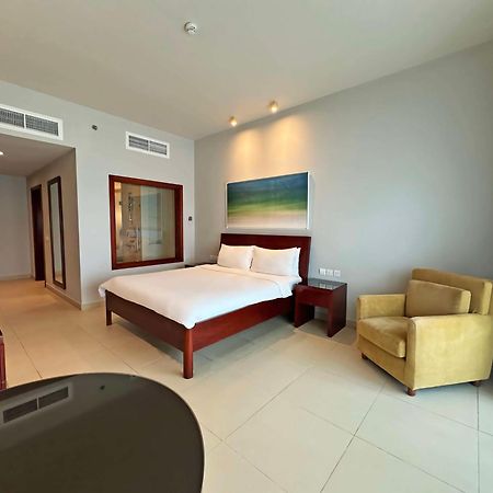 Radisson Blu Resort, Фуджейра Екстериор снимка A bedroom at the hotel
