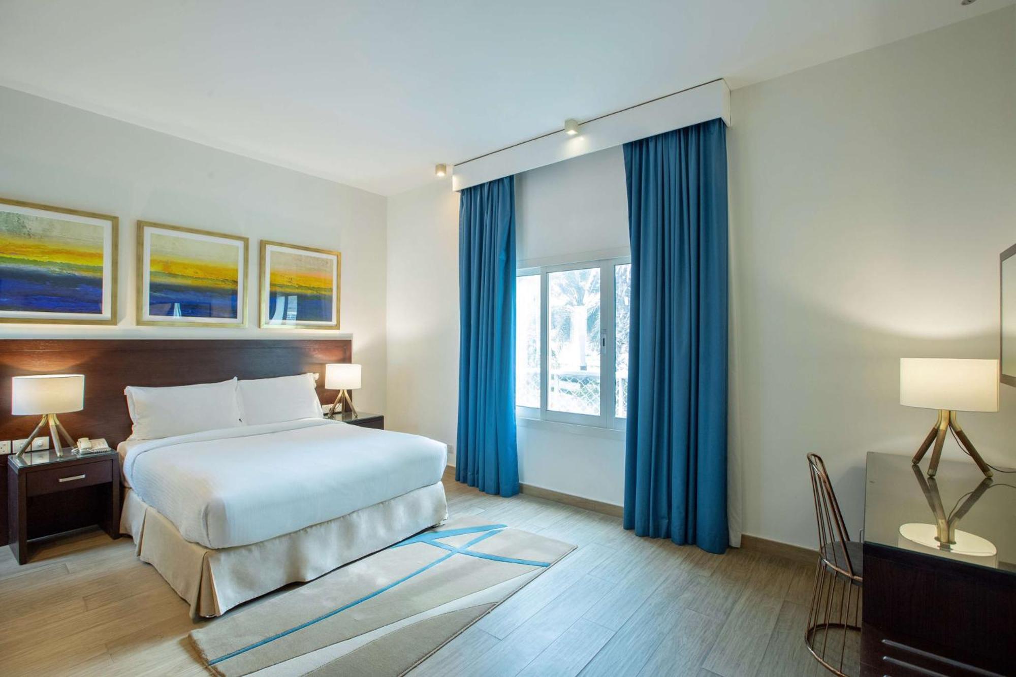 Radisson Blu Resort, Фуджейра Екстериор снимка A bedroom at the hotel
