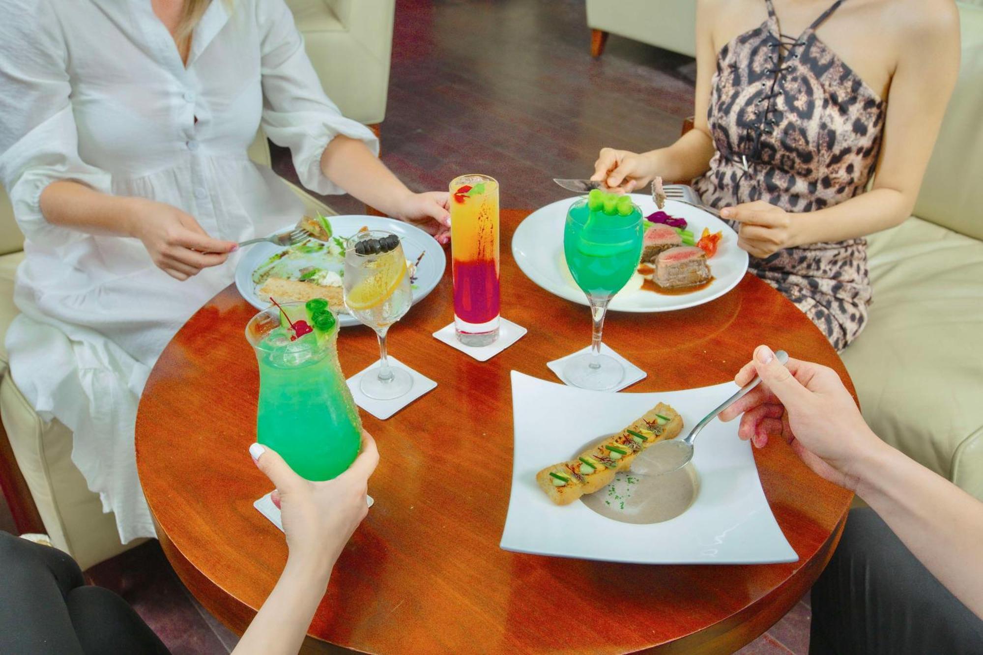 Radisson Blu Resort, Фуджейра Екстериор снимка A selection of non-alcoholic drinks
